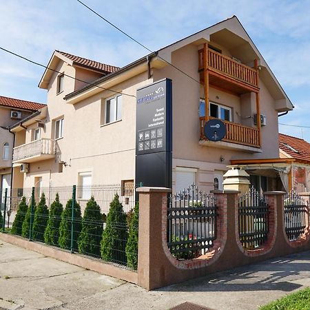 Kristall Apartments Šabac エクステリア 写真