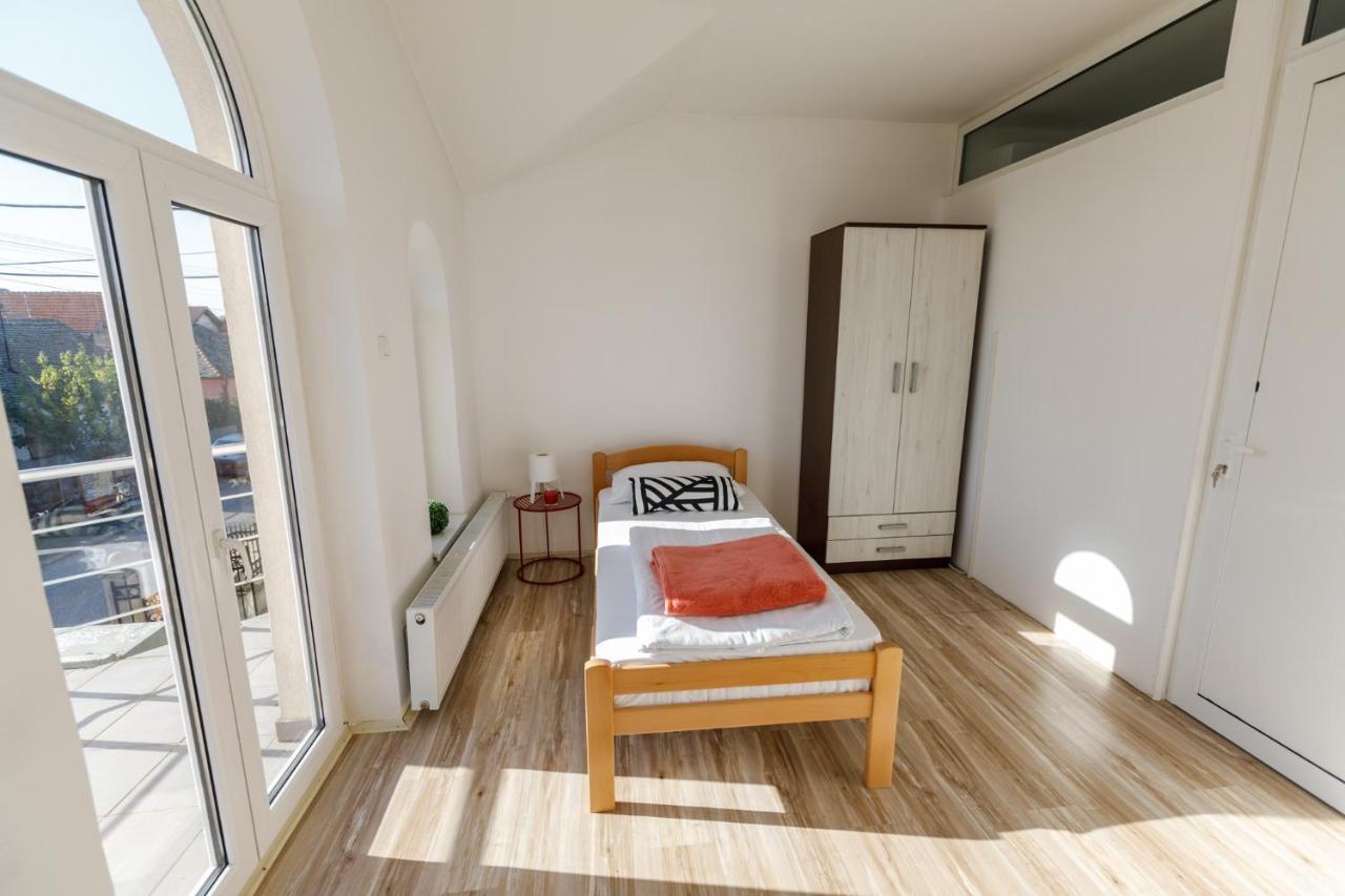 Kristall Apartments Šabac エクステリア 写真